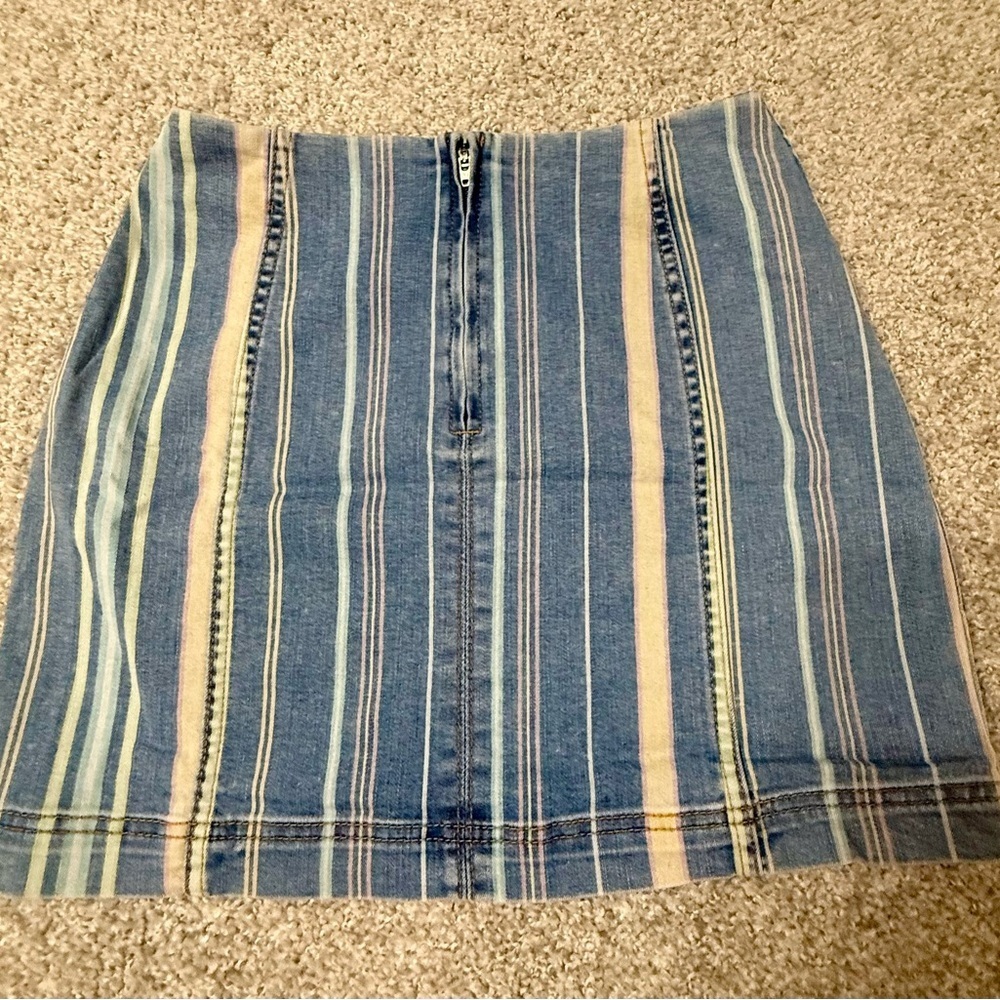 Like new! Adorable denim blue jean striped mini skirt wild fable size 2 - Picture 3 of 6